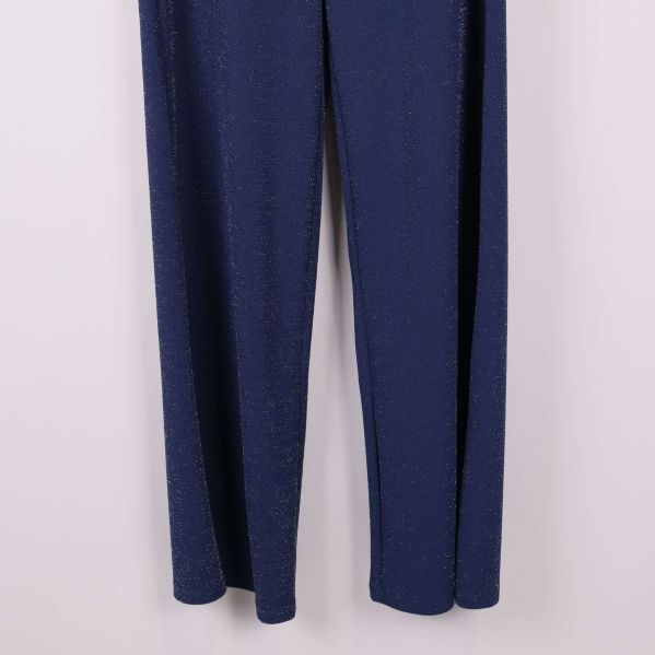 Benavslut på blå glittriga byxor med glitterdetaljer