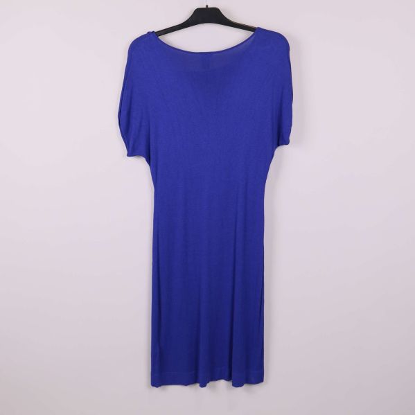 Baksidan av kornblå klänning utan detaljer