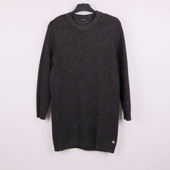 Stickad klänning med glitter, framsida på galge