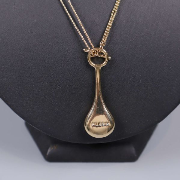 Baksidan av droppformat hänge med gravering Pilgrim