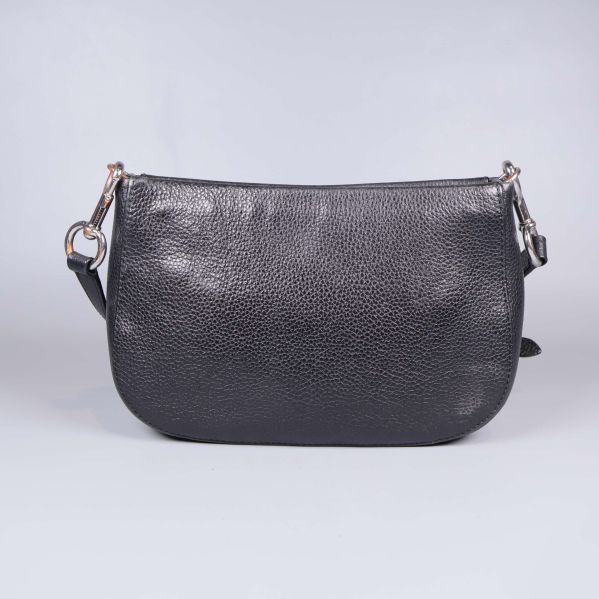 Baksidan av svart axelremsväska 