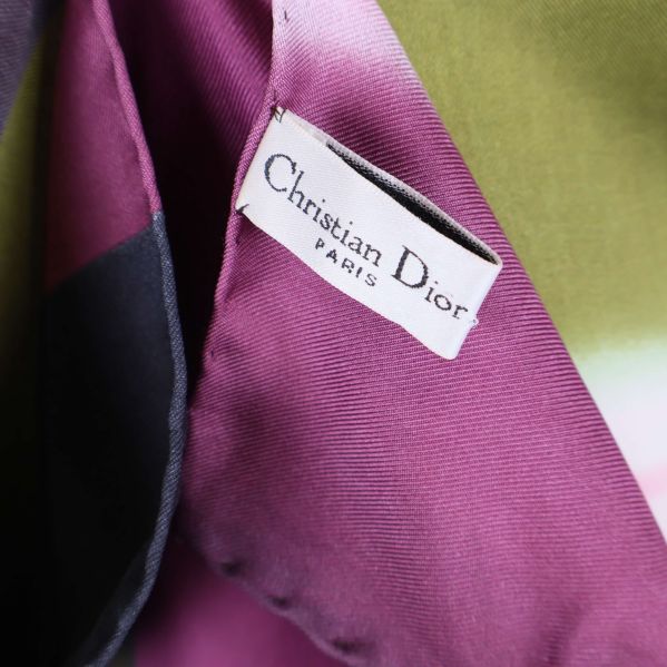 Scarfmärke Christian Dior Paris på etikett