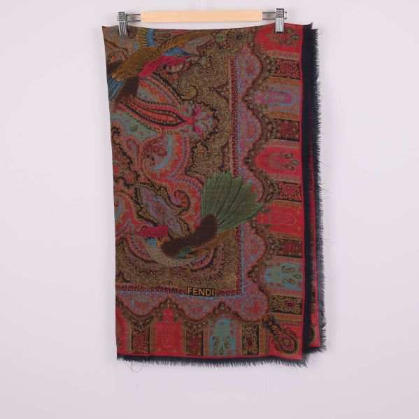 Stor sjal med paisleymönster och fåglar i starka färger