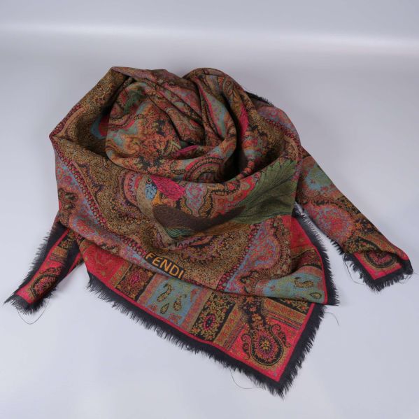 Vikt sjalen visar paisleymönster i flera färger