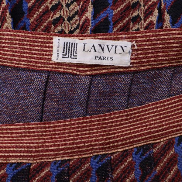 Närbild på midjebandet och Lanvin Paris-etikett