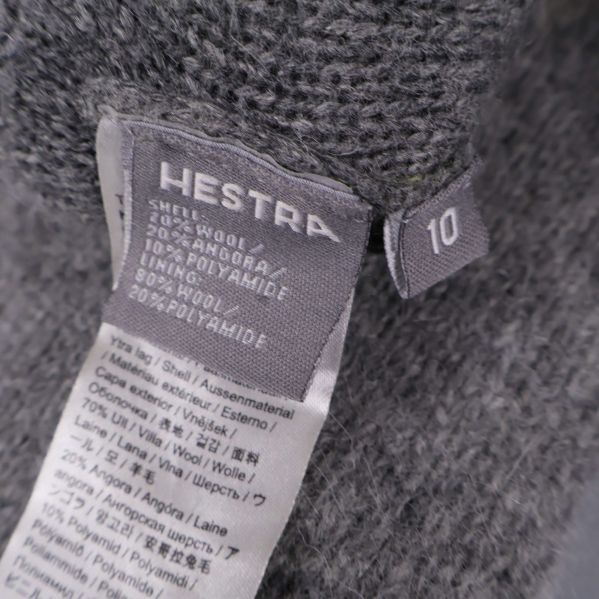 Materialetikett som visar sammansättningen av lammull, angora och polyamid