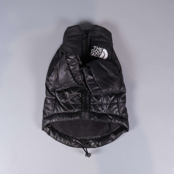 Hundjacka med dragkedja och broderad logga framtill