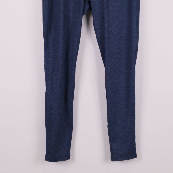 Nedre delen av blå tights med smal passform