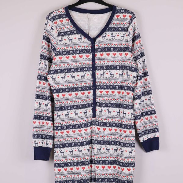 Överdel av vintermönstrad onesie med hjärtan och renar