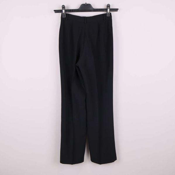 Baksida på klassiska byxor