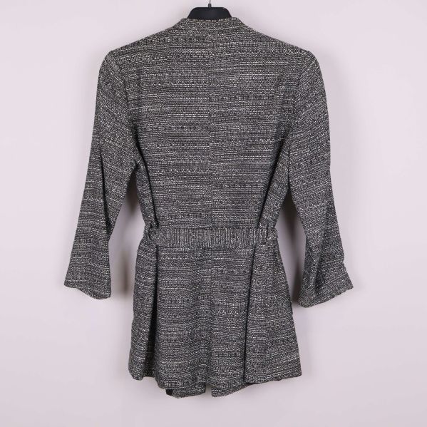 Baksida med elastisk detalj