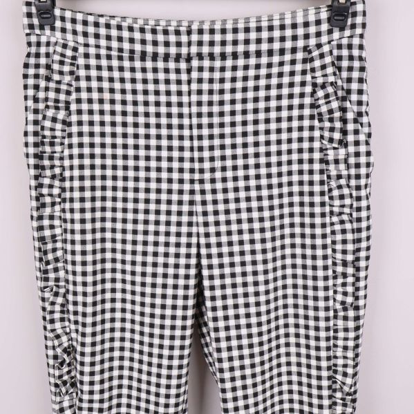 Volangdetalj och rutigt mönster