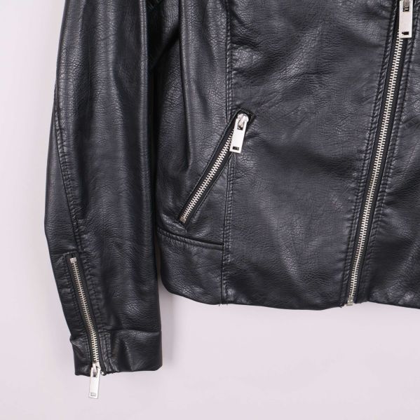 Dragkedjor på fickor och ärmslut