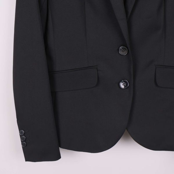 Nederkant och ärmslut på kavaj