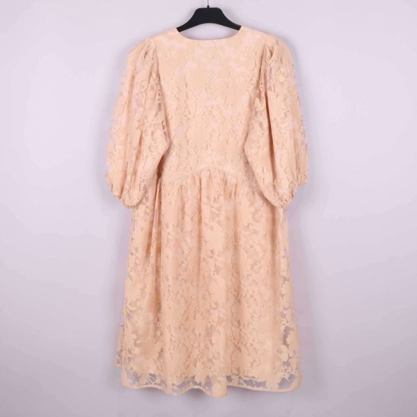 Baksida med puffärm och struktur