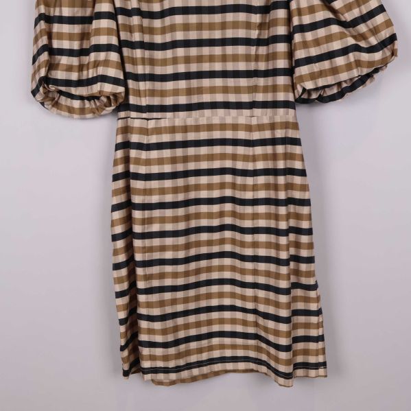 Puffärm och rutigt tyg