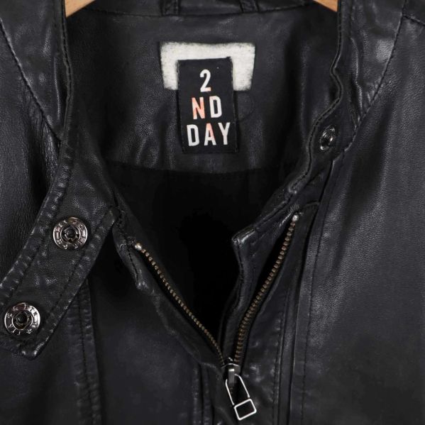 Varumärkesetikett 2NDAY