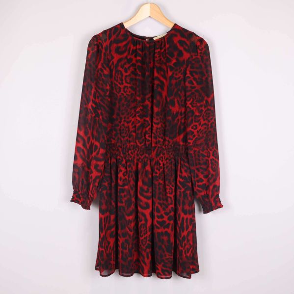 Framsida på mönstrad klänning