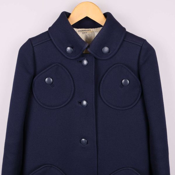 Courrèges Paris-varumärkesetikett