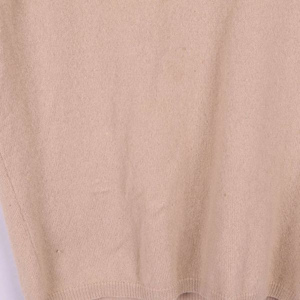 Kofta med v-ringning och knappar