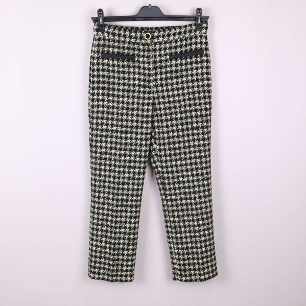 Framvy på mönstrad byxa