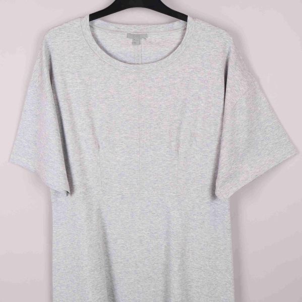 Rund hals och varumärke