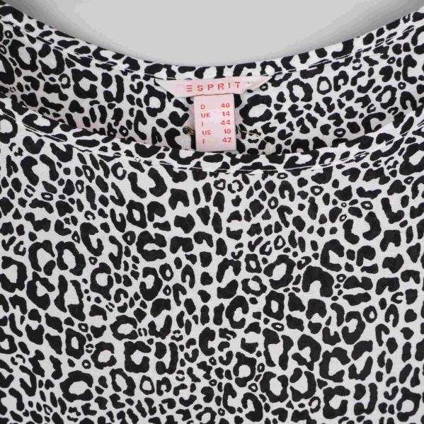 Esprit-logga och halsringning