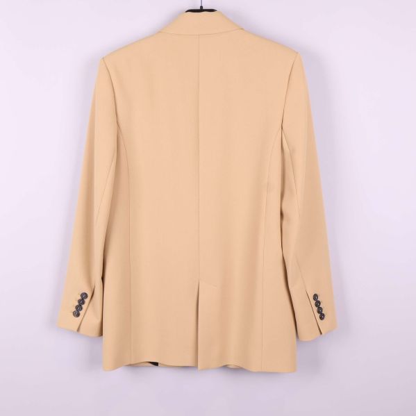 Kavajens baksida och slits