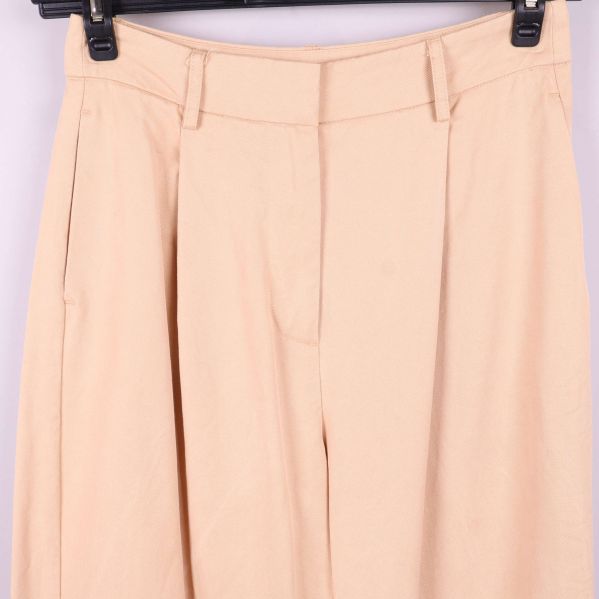 Detaljer vid midja och hällor