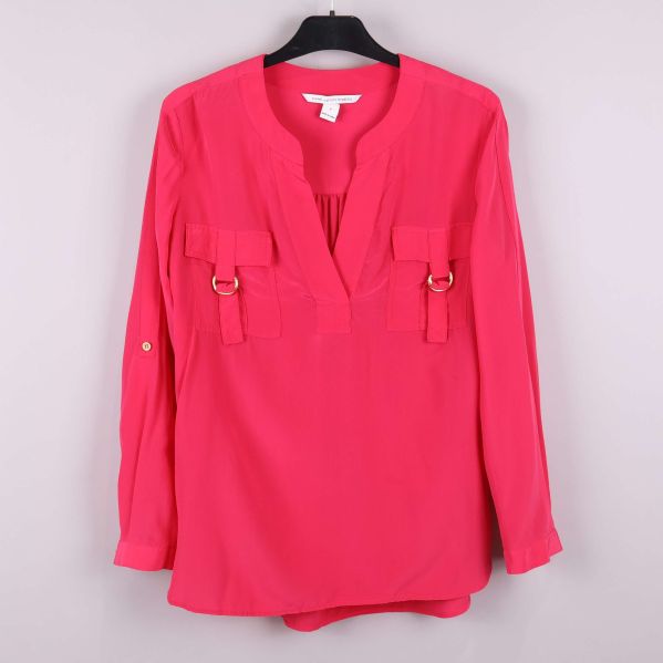 Blus i cerise med detaljer