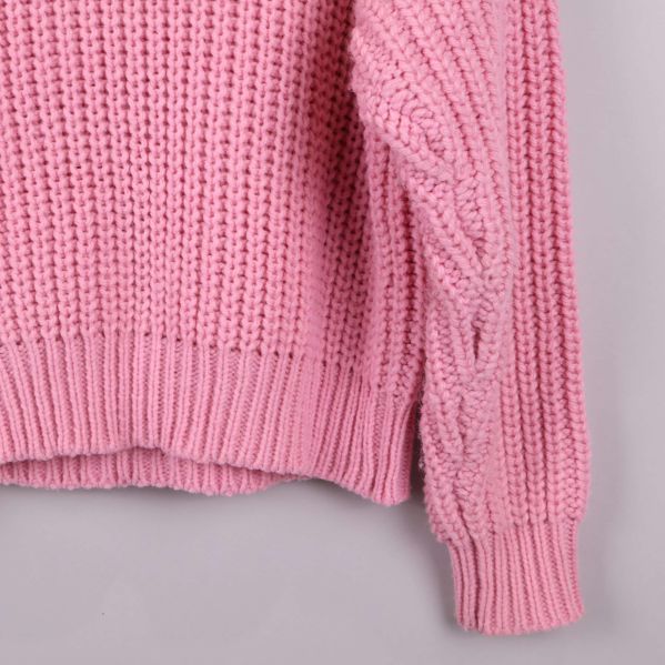 Stickad ärm närbild