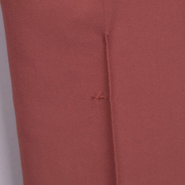 ZARA-logga och midjedetalj