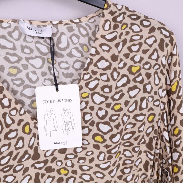 Knytband på blusens baksida