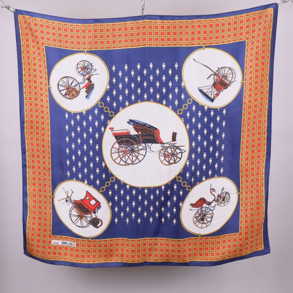 Kvadratisk scarf bakifrån i blått, rött och gult