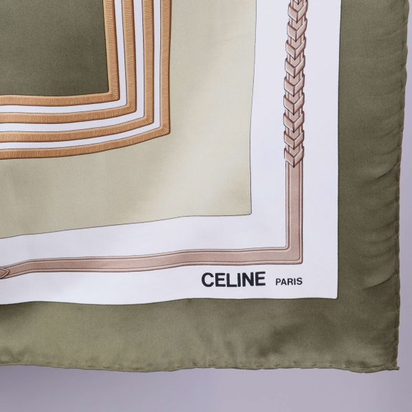 Närbild på hörn med Celine Paris-logga