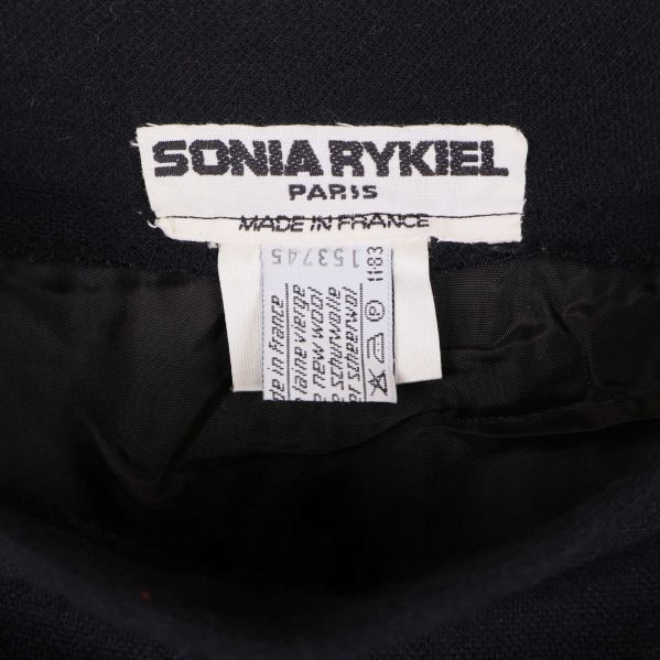 Sonia Rykiel-varumärkesetikett i kjolens midja