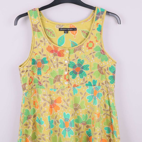 Övre del av ärmlös klänning med blommor