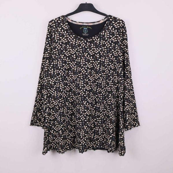 Långärmad topp i blommigt mönster framifrån på galge