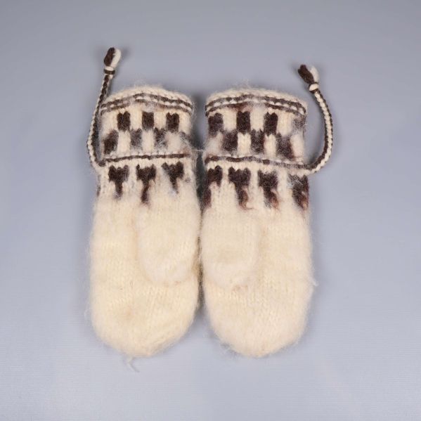 Tumvantar liggande sida vid sida, fluffig yta och mönstrad kant