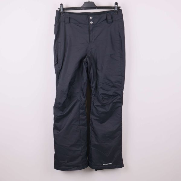 Svarta vadderade byxor upphängda med raka ben