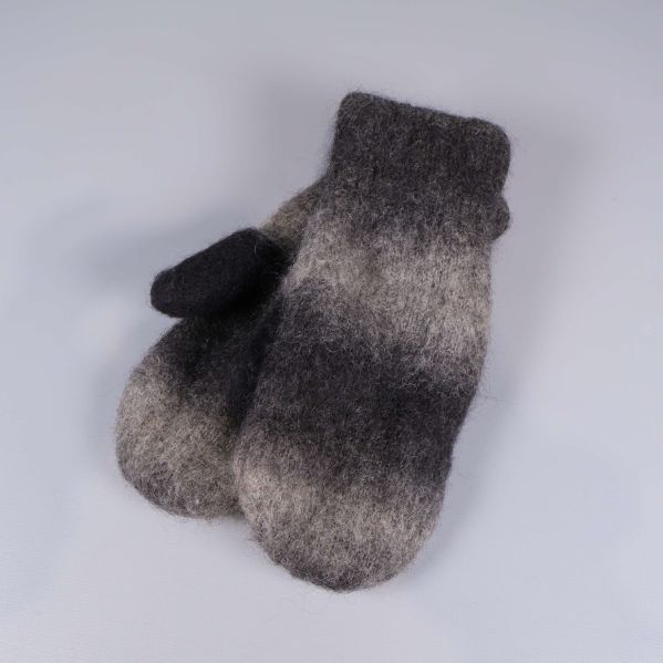 Par tumvantar i melerat grått och svart garn