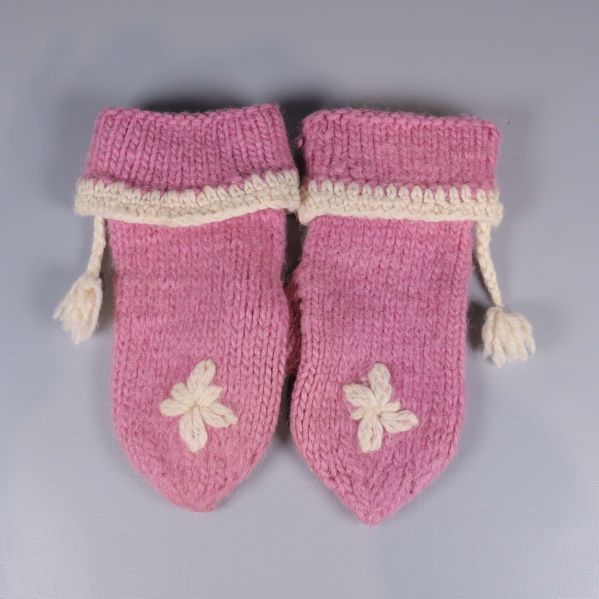 Tumvantar liggande sida vid sida, rosa med vit kant