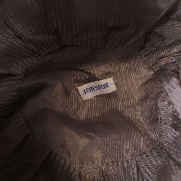 Inneretikett med texten JONSSON