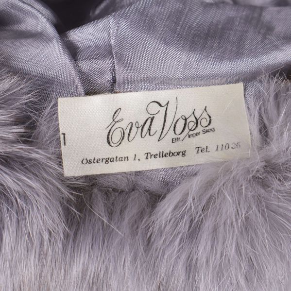 Etikett inuti mössan med texten Eva Voss