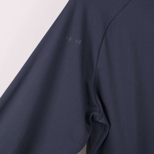 Fläck vänster baksida axel