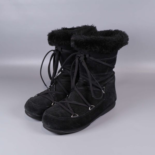 Vinterboots i svart med snörning och fluffig kant