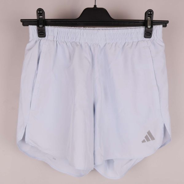 Ljusblå träningsshorts med resårmidja på galge