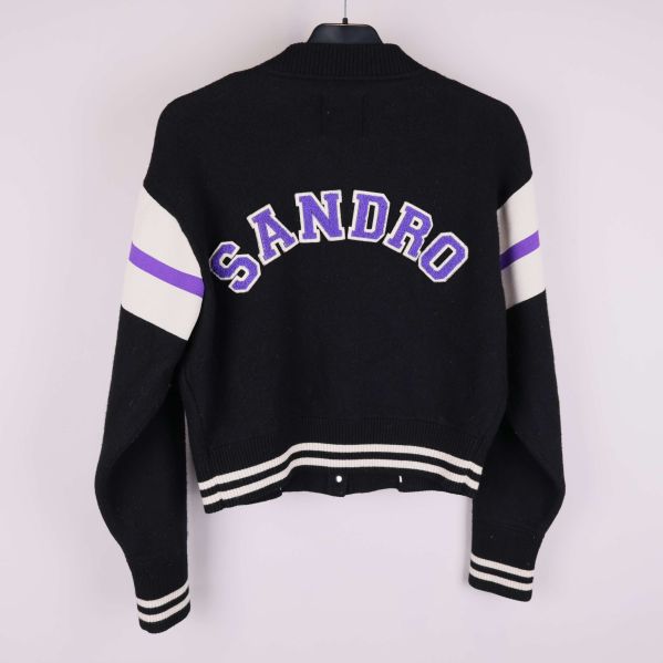 Baksida med stor lila Sandro-brodyr