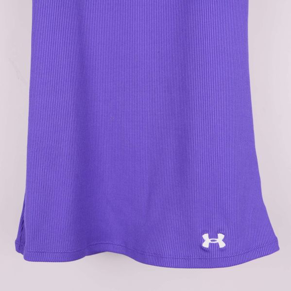 Nederkant av lila träningslinne med Under Armour-logo