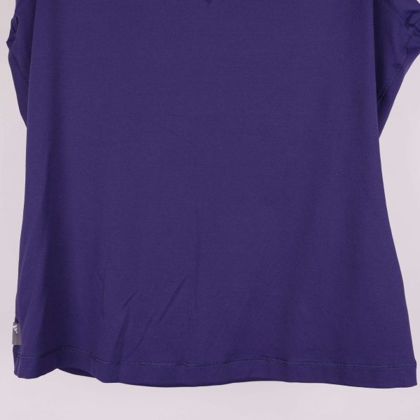 Nederkant på lila linne med Climalite-märke